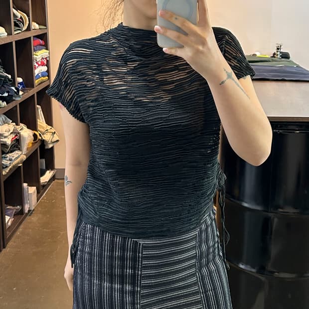 블랙 패턴 시스루 탑