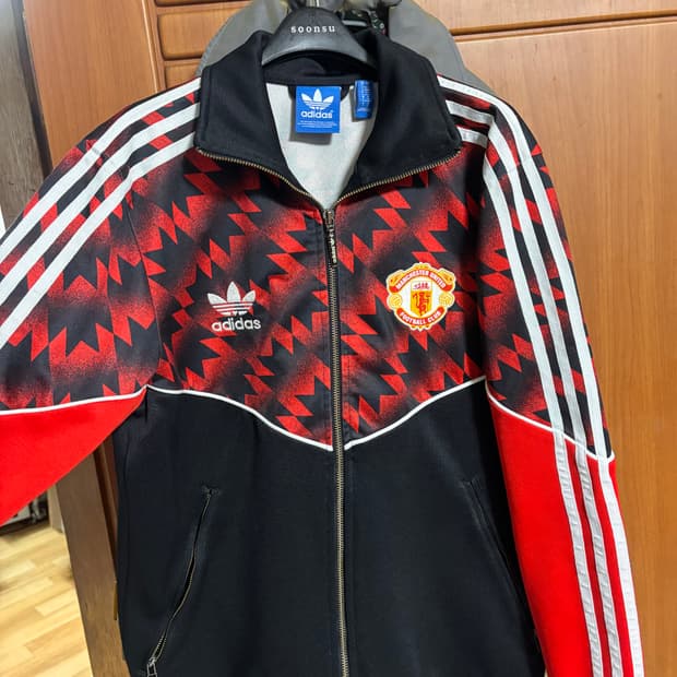 아디다스 맨유 트랙틉 져지 m사이즈 판매합니다