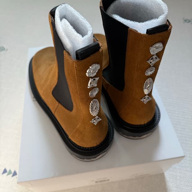 Toga Virilis 첼시부츠