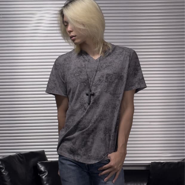 {UGIZ} Pigment Dyed V-Neck Pocket Tee   