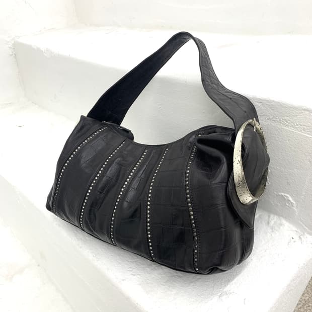 Bangle cubic detail leather shoulder bag