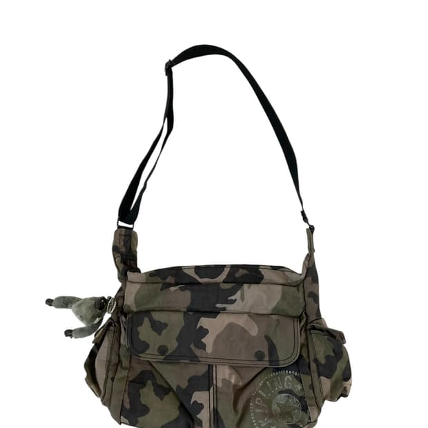 키플링 카모패턴 포켓 크로스백