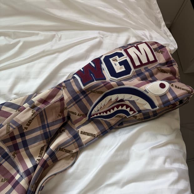 베이프 로고 체크 패턴 샤크 풀 집 후드 베이지