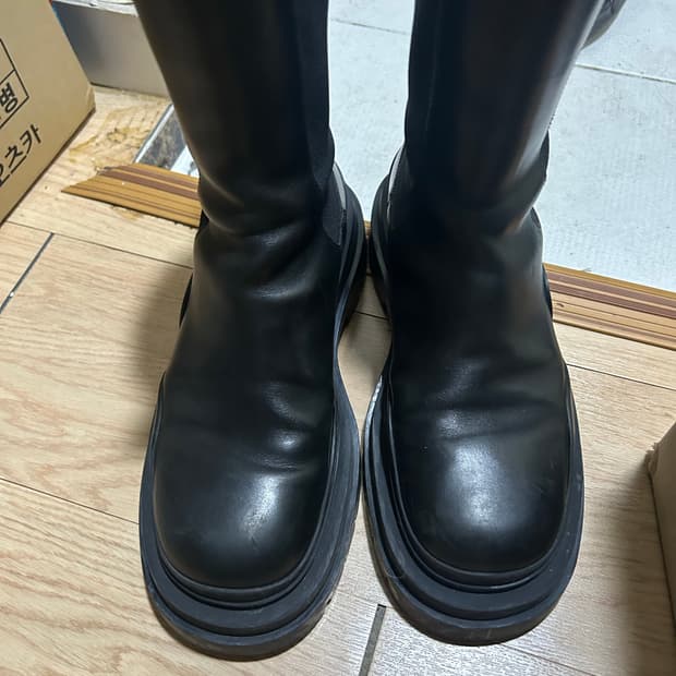 보테가 타이어 부츠 블랙