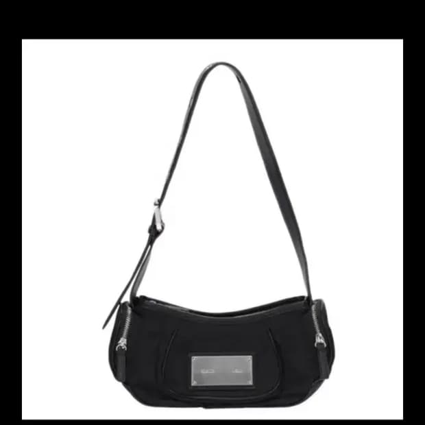 마뗑킴 마들렌백 블랙 색상 