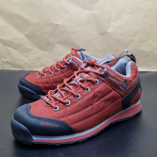 네파 여성트레킹화230 