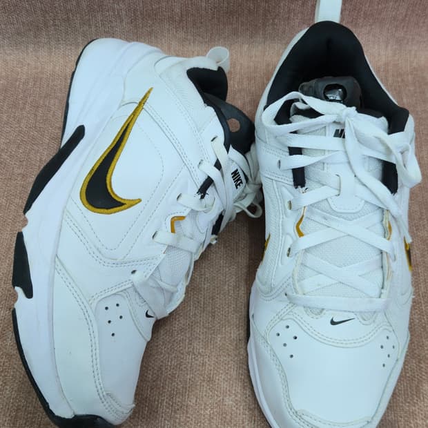 나이키 270mm- 디파이 올 데이 화이트 골드 스웨이드