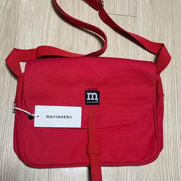 마리메꼬 레드 크로스백