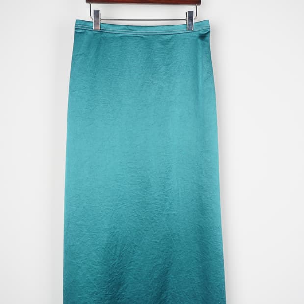  TOMORROWLAND satin long skirt 