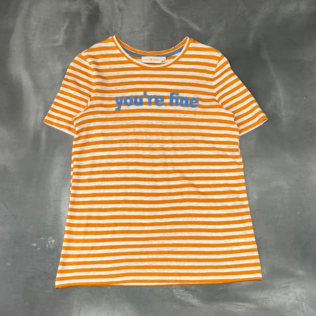  토리버치 스트라이프 슬로건 반팔티 y15956