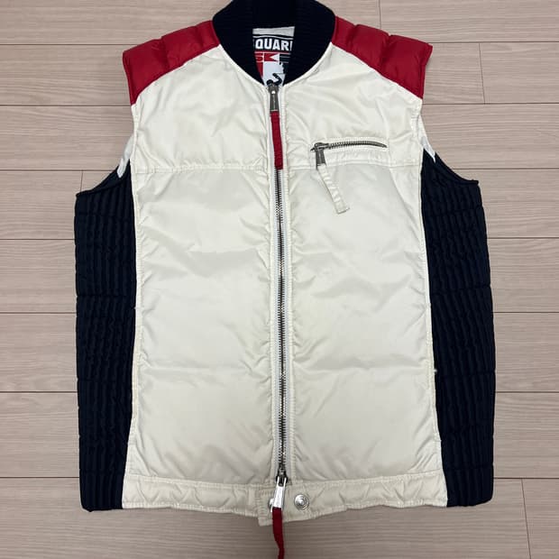 디스퀘어드 패딩 베스트 / 화이트네이비 배색 / 겨울 레이어드