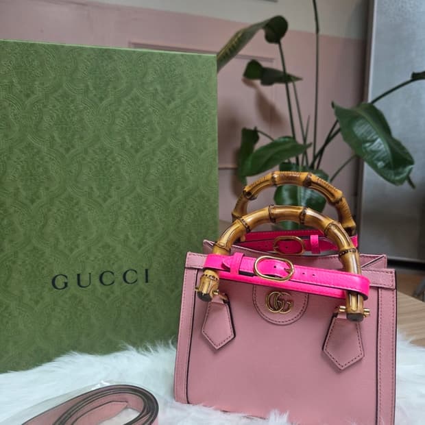 구찌 다이애나 미듐 탑핸들 뱀부 새상품 핑크