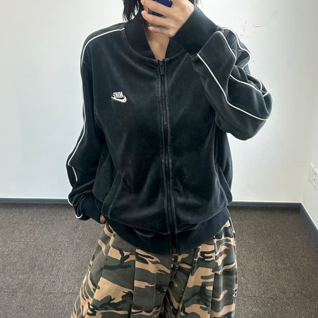 Nike 나이키 화이트 로고 차콜 벨벳 집업
