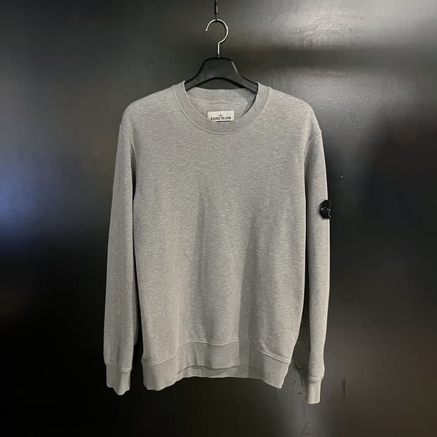 스톤아일랜드 와펜 패치 그레이 맨투맨