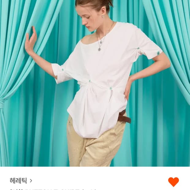 구해요 heretic 헤레틱 button T-shirt white