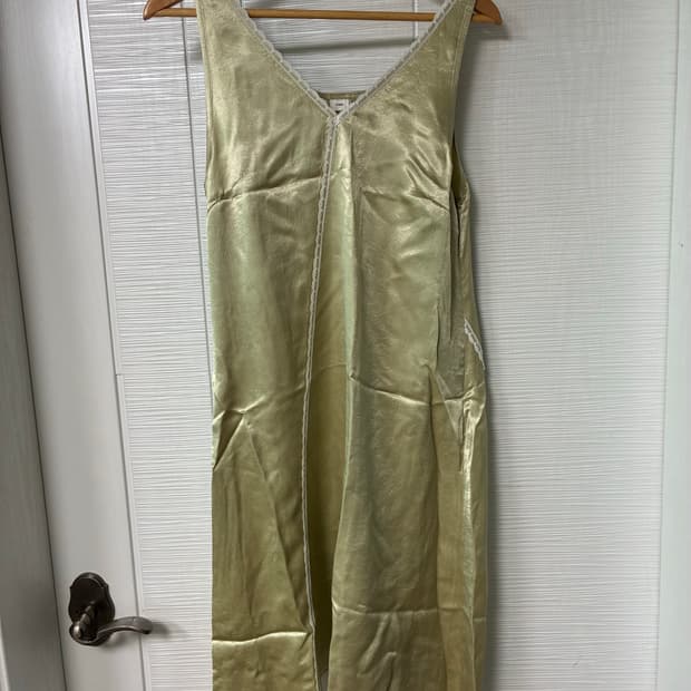 에토스 새틴 레이스 원피스