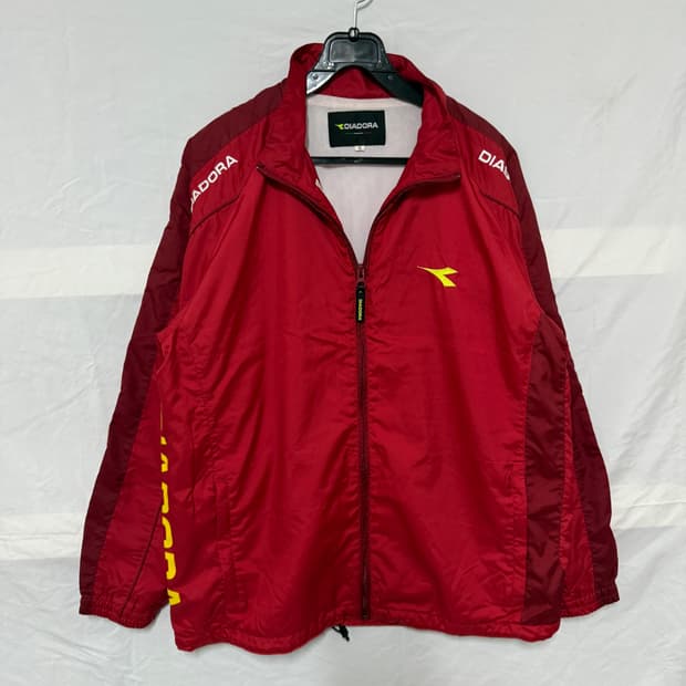 DIADORA 바람막이