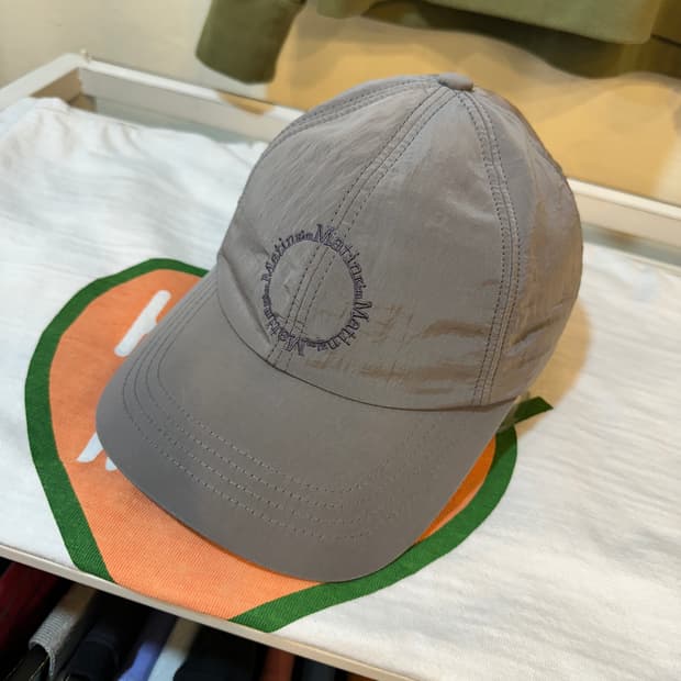 마뗑킴 크리스프 로고 볼캡 실버