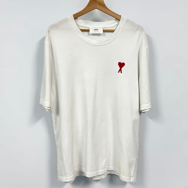 AMI PARIS 아미 레드 스몰하트 자수로고 오버핏 반팔 화이트 티셔츠