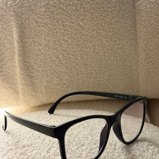 블랙 뿔테 안경