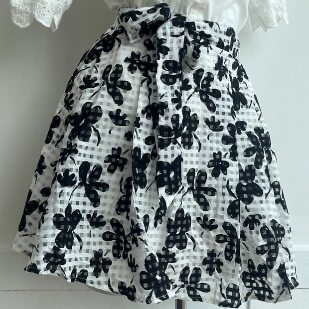 모노 플라워 시스루 리본 스커트