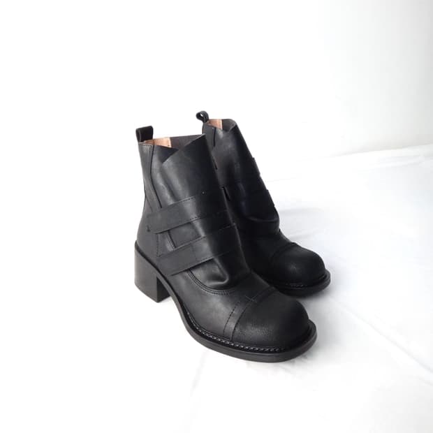 Strap caper slouchy walker / black
