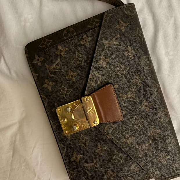 루이비통 클러치백