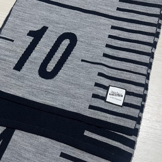 장폴고티에xSEPT PRIMIERES 줄자 머플러