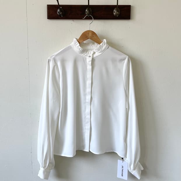 JUNOAH 화이트 블라우스