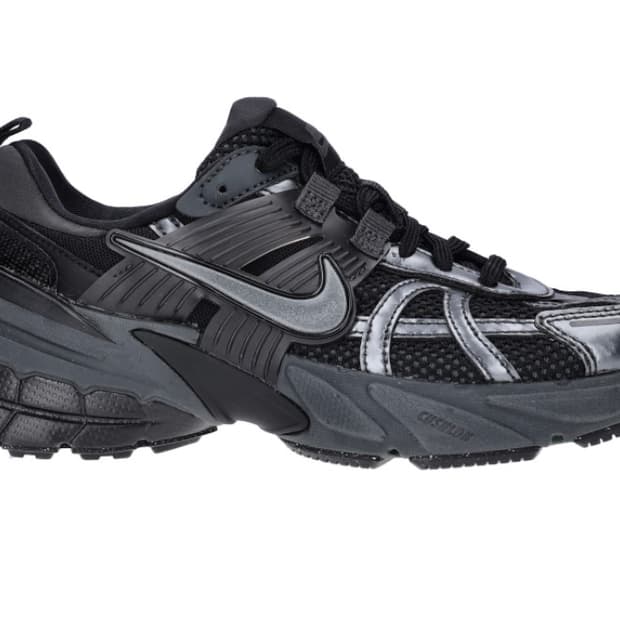 나이키 V2K 런 블랙 앤트러사이트 240