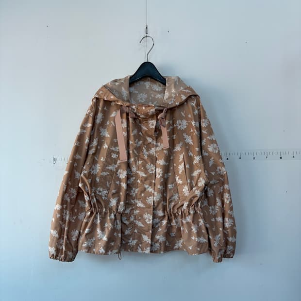 칼라거펠트 플라워 패턴 후드 바람막이 자켓
