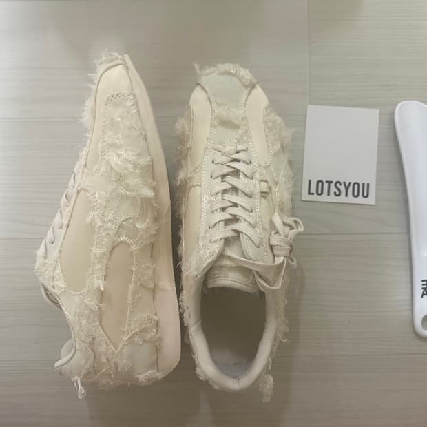 라츠유 야세 콜라보 스니커즈