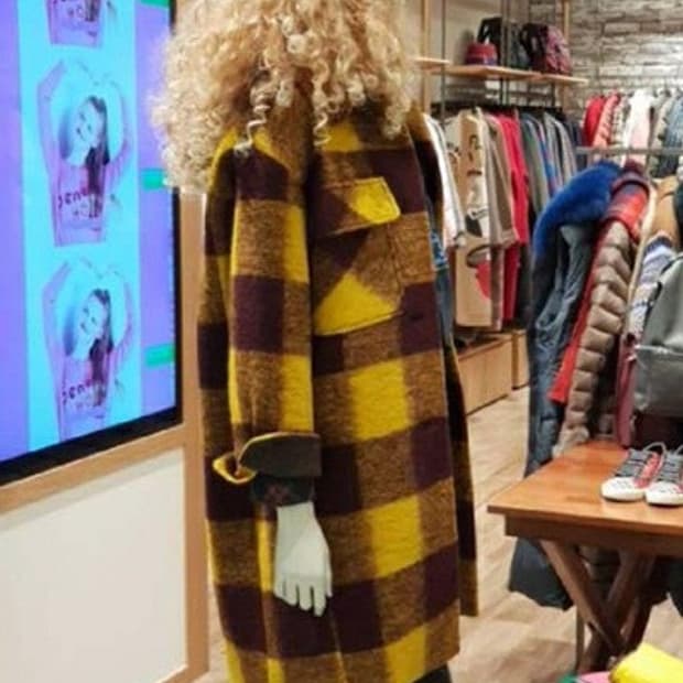 새) 베네통 김나영 모혼방 체크코트