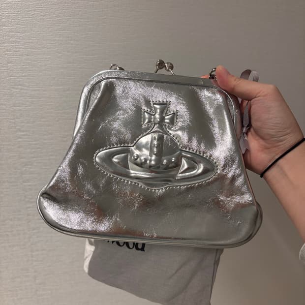 비비안웨스트우드 펄스백 실버