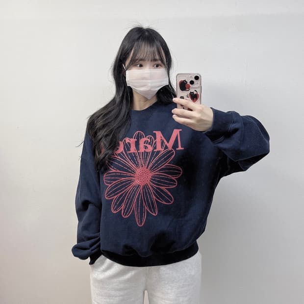 마르디메크르디 플라워 맨투맨 네이비