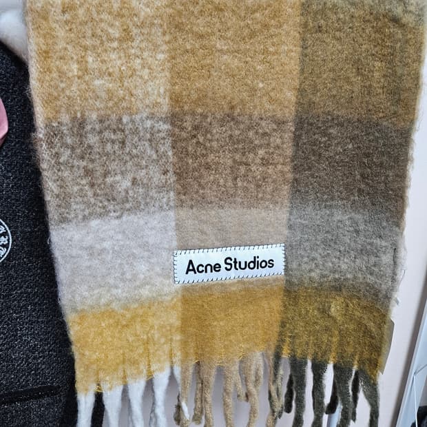 아크네 모헤어 체크 머플러