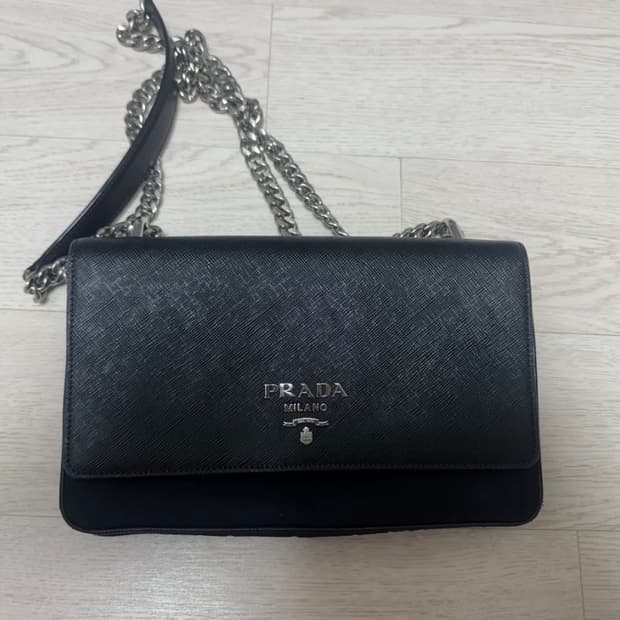 프라다 사피아노 체인백 은장