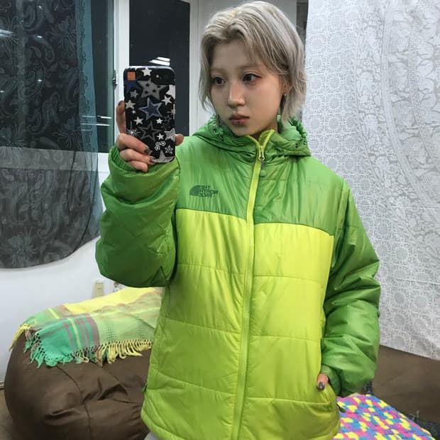 노스페이스 라임 배색 패딩 