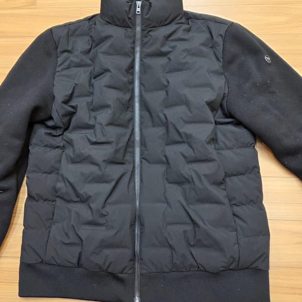 아다바트 남성 니트 패딩 점퍼 105사이즈입니다. 몸통은 패딩으로 되어있