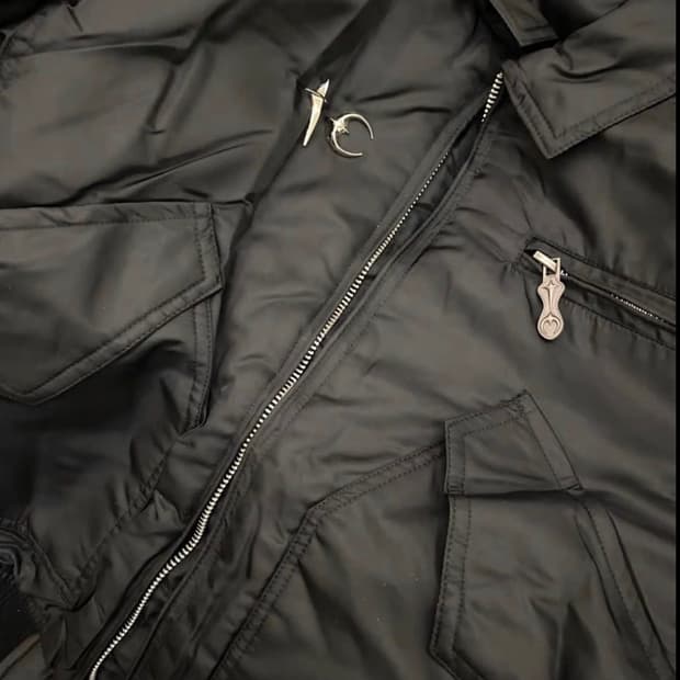 떠그클럽 항공점퍼 등 장식