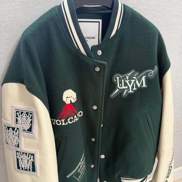 우영미 바시티자켓(48) 판매합니다.