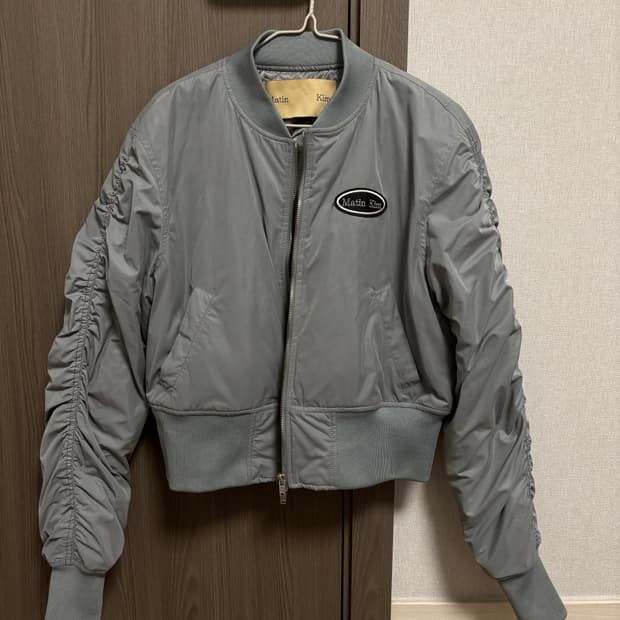 마뗑킴 슬리브 스티치 셔링 MA-1 점퍼 그레이