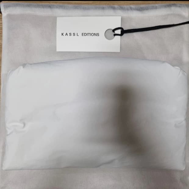 카슬에디션 KASSL EDITION 패딩 캔버스클러치_POP OIL wh