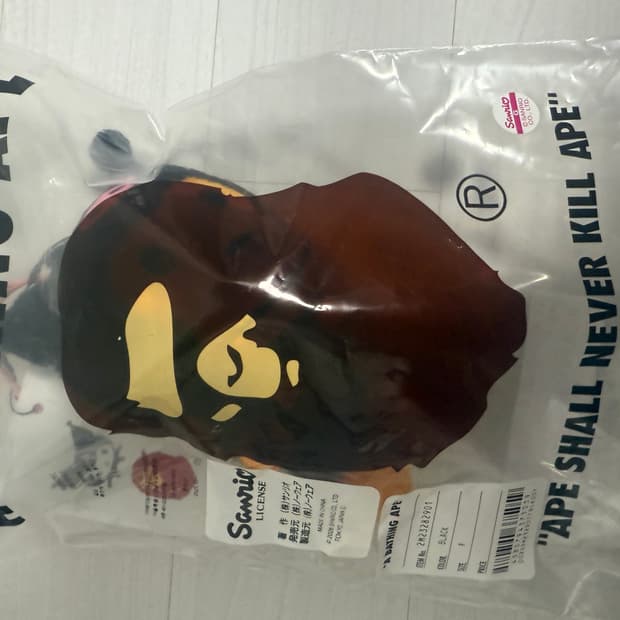 베이프 x 산리오 캐릭터즈 플러시 인형 키링 새상품 