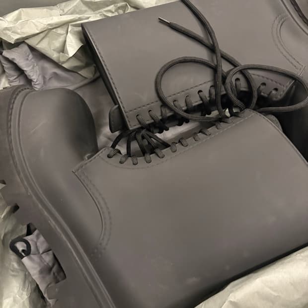 발렌시아가 스테로이드부츠 41 사이즈