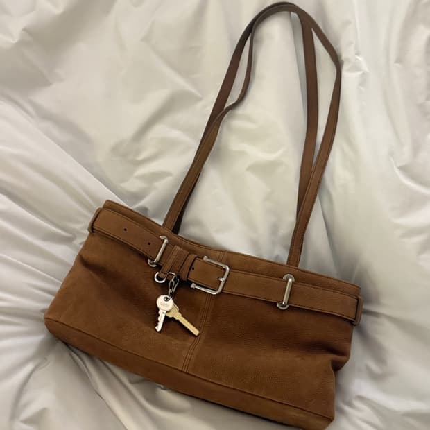 오소이 숄더 브로클 누벅 브라운