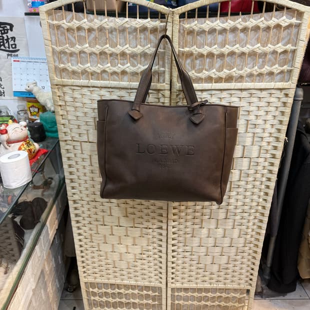 정품 로에베 쇼퍼백 팝니다