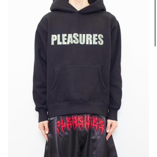 PLEASURES rhinestone impact 후드티 (새상품)