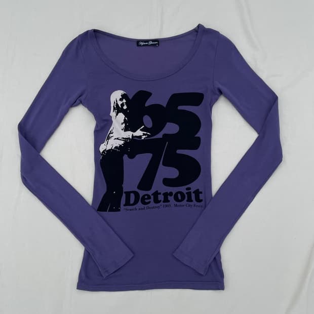 히스테릭글래머 긴팔티 여성