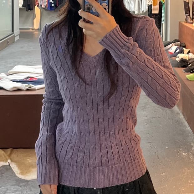 폴로 랄프로렌 뮤트퍼플 브이넥 꽈배기 니트 H83